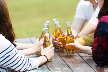 알코올 의존증이 점차 젊어지는 추세인 가운데, 전문가들은 '금주'만이 최선의 해결책이라고 조언한다.(사진=다사랑중앙병원)