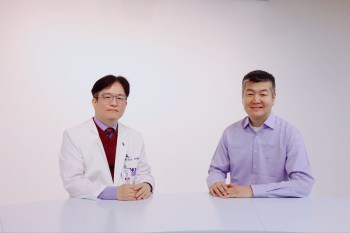 (왼쪽부터) 신장내과 이정표 교수와 몽골 환자 강툴가씨