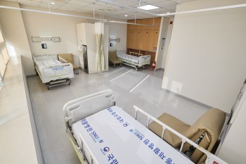 국립교통재활병원이 전 병동을 ‘환자중심’의 리모델링 및 3인실 병실을 새로 개소했다.