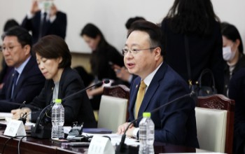 조규홍 보건복지부장관이 6일 서울 종로구 정부서울청사에서 열린 2024년 제1차 보건의료정책심의위원회에서 모두 발언을 하고 있다.